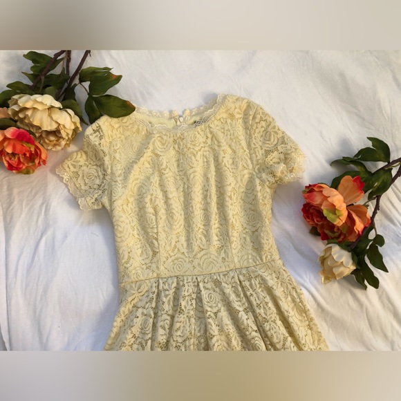 1950s style yellow lace vintage swing dress - Picture 6 of 10